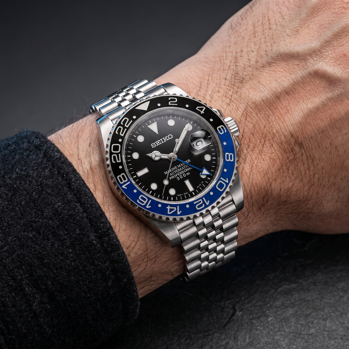 Reloj GMT Seiko Mod en la muñeca — colección GMT de MODKEI