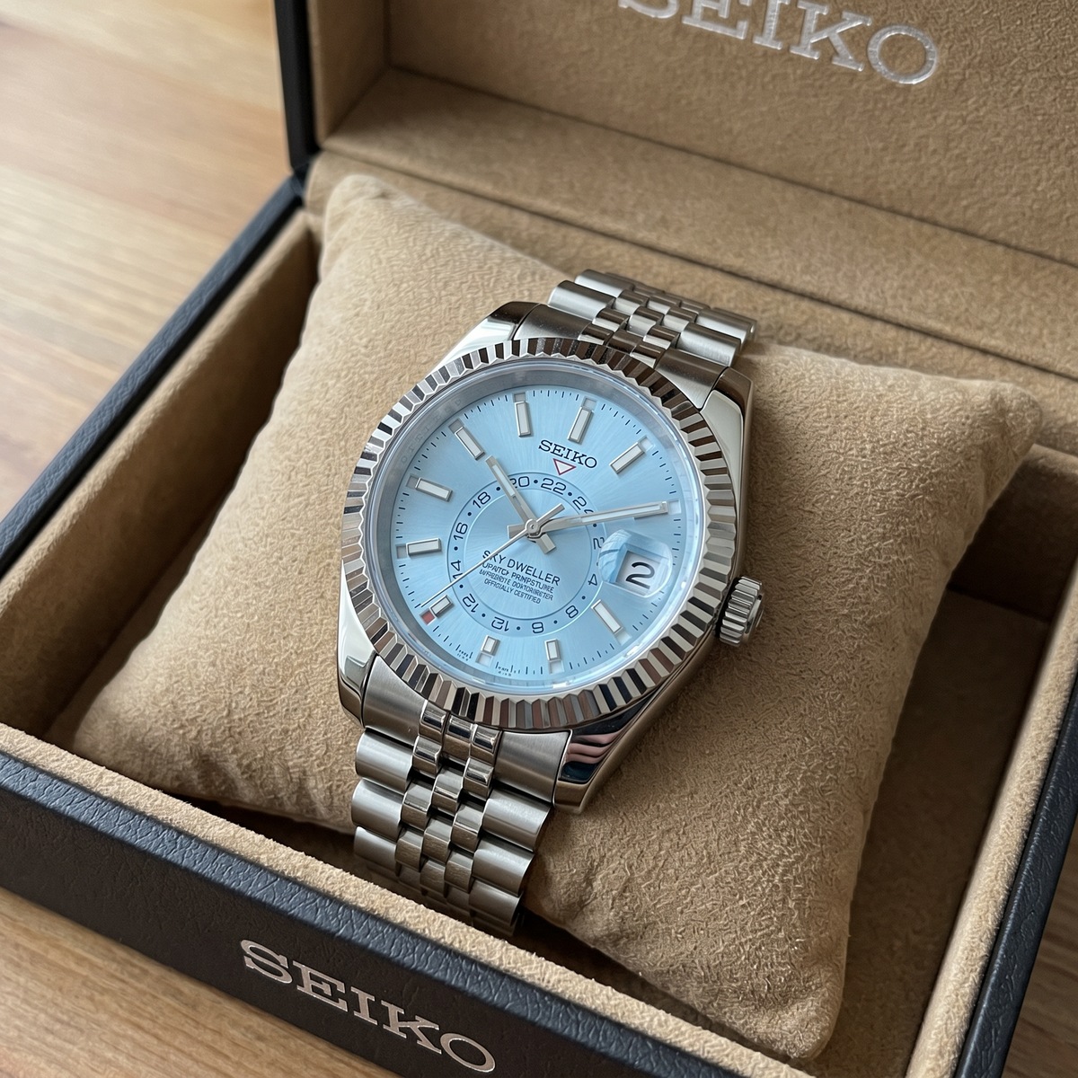 Seikolex Sky Dweller Ice Blue en su caja